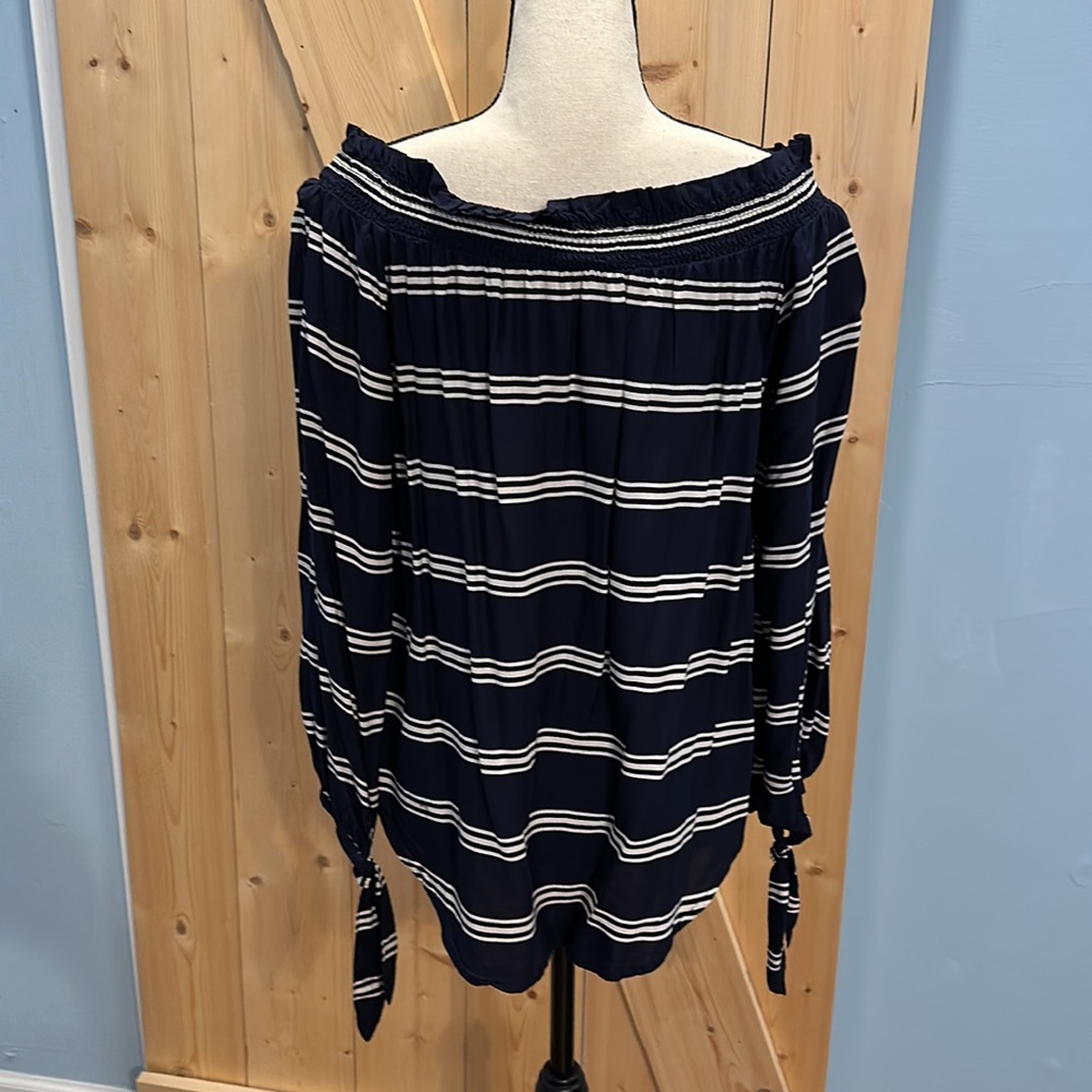 Off-The-Shoulder Top - Picture 2 of 4